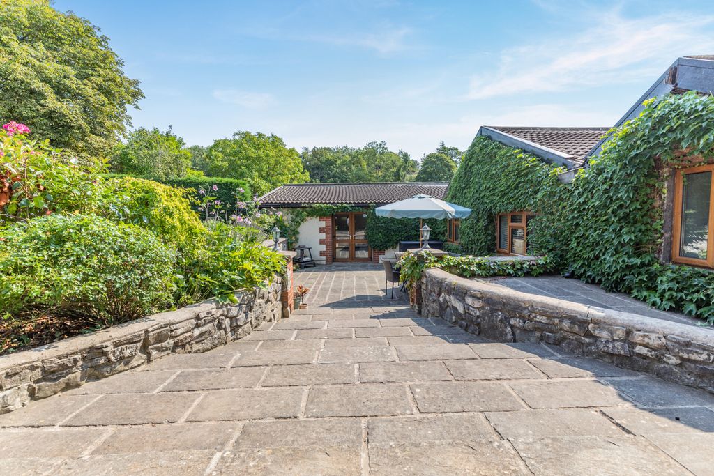 Property photo 1 of 32