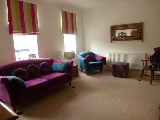Property photo 2 of 7 Living Room
