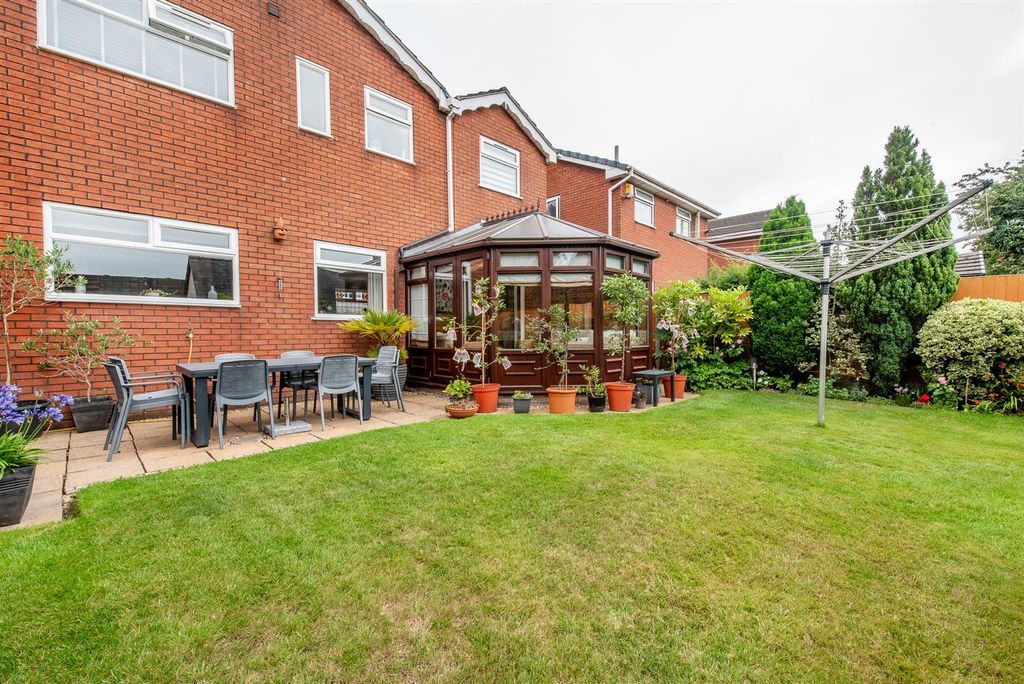 Property photo 3 of 27 Garden