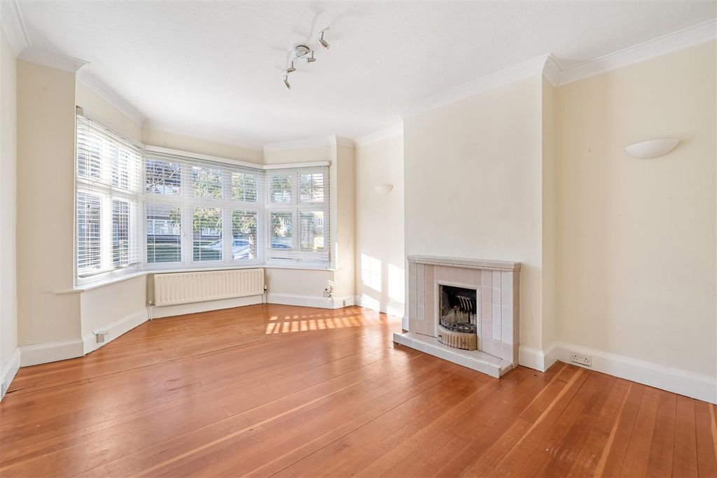 Property photo 2 of 11 Grove Avenue 5 14692 04 02 26-009.Jpg