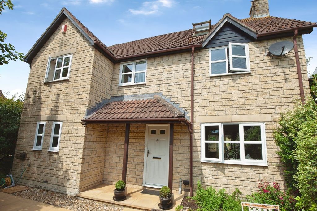Property photo 1 of 28
