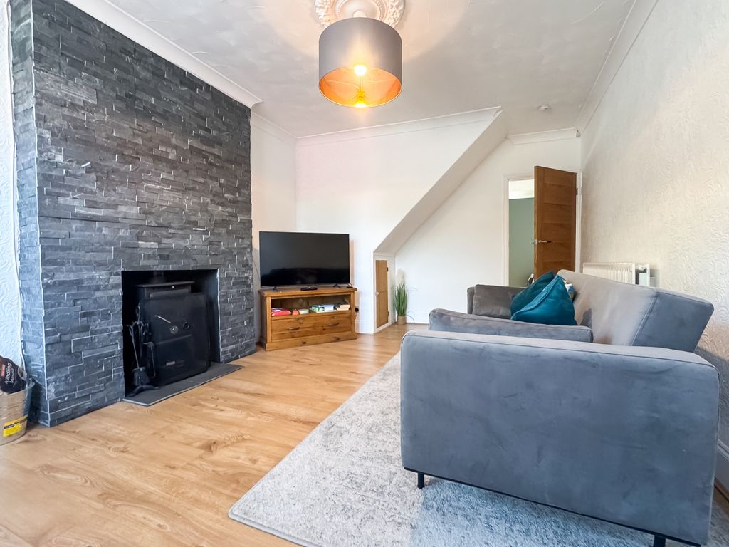 Property photo 3 of 18 High Street Ewemove Marske-2