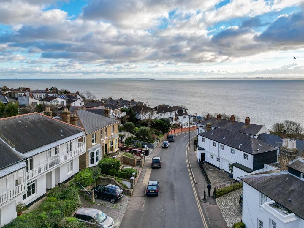 Property photo 2 of 30