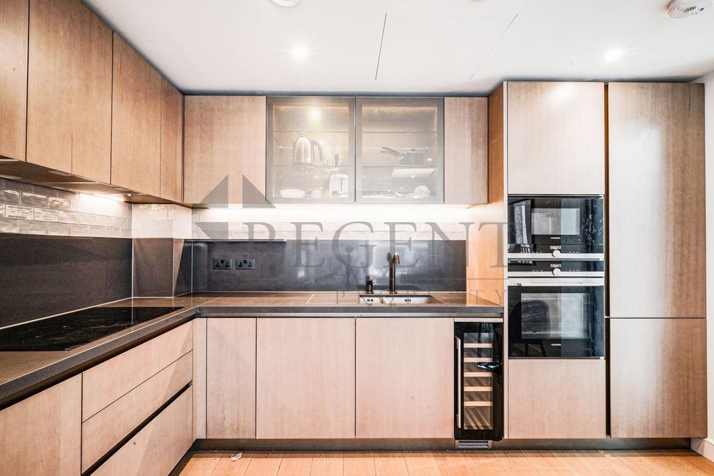 Property photo 3 of 11 Kitchen