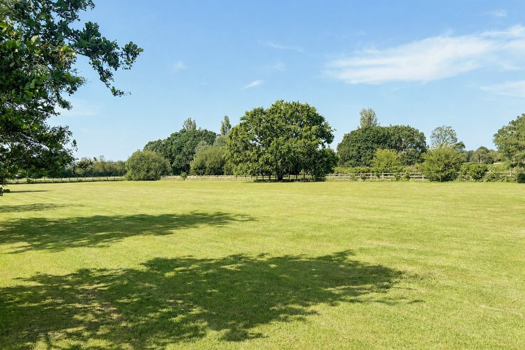Property photo 2 of 18 5276984