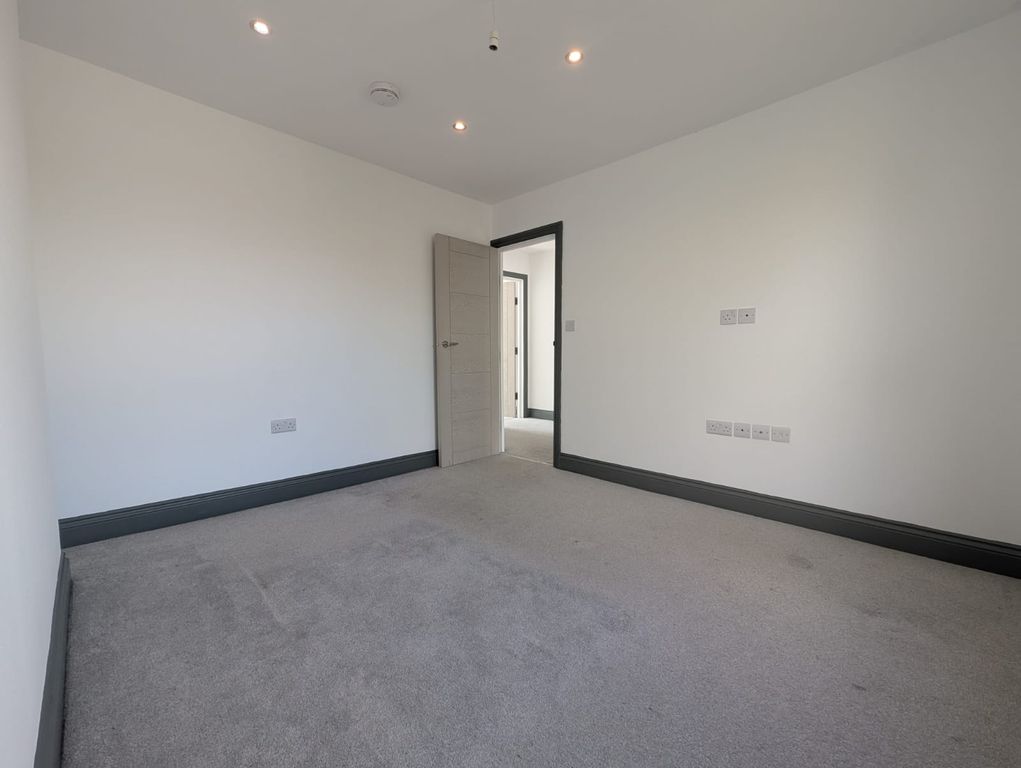 Property photo 3 of 9 Gallery