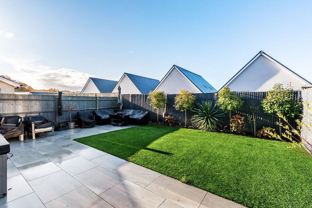 Property photo 2 of 25