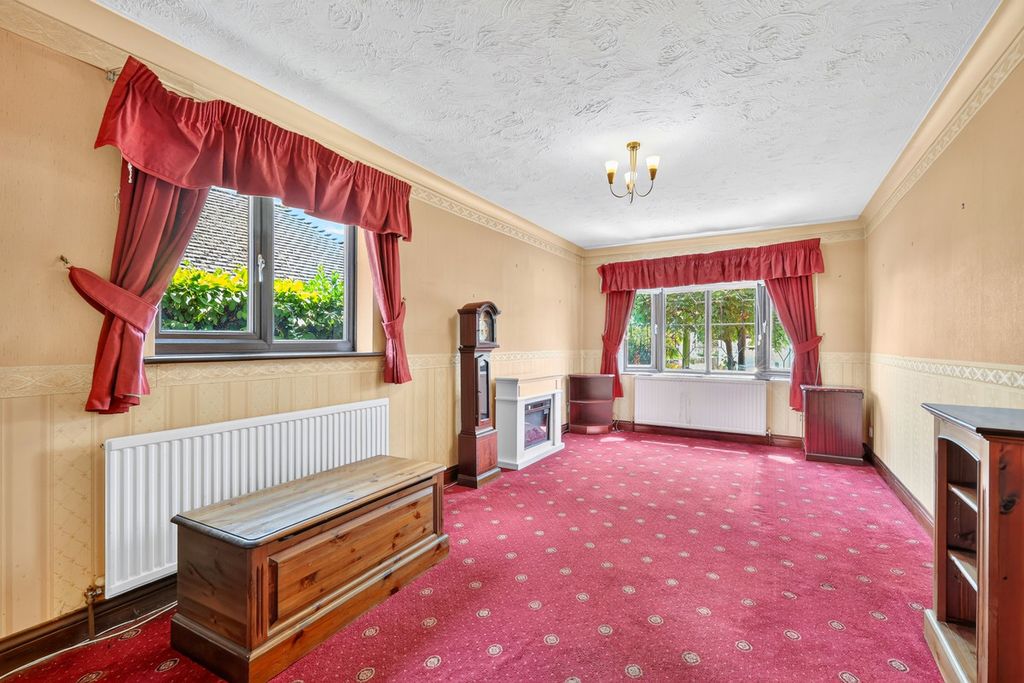 Property photo 2 of 31