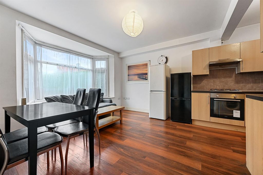 Property photo 2 of 10 Lr - Flat 1, 54 Grampian Gardens - 1 (1).Jpg