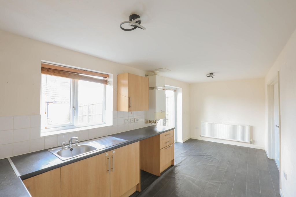 Property photo 3 of 13 Kitchen