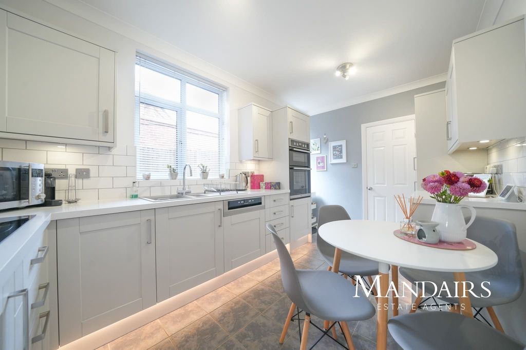 Property photo 3 of 34