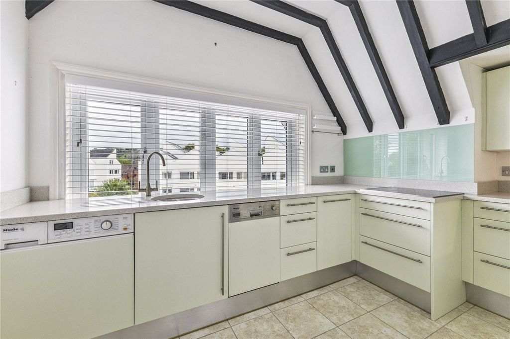 Property photo 2 of 10 Kitchen