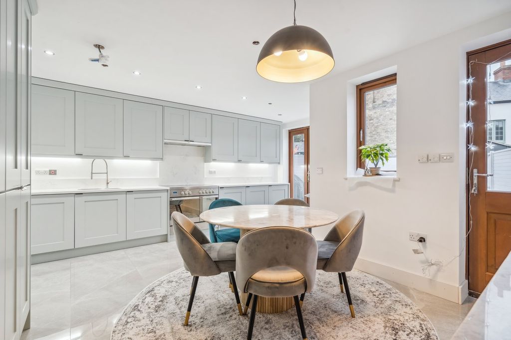 Property photo 3 of 26