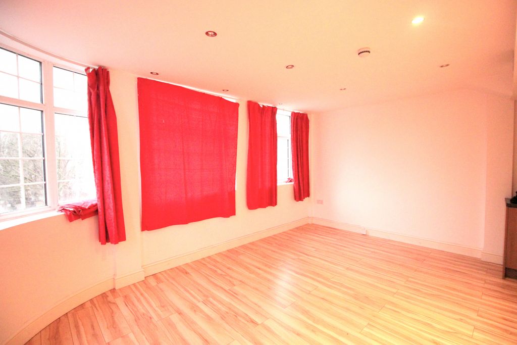 Property photo 2 of 8 Gallery
