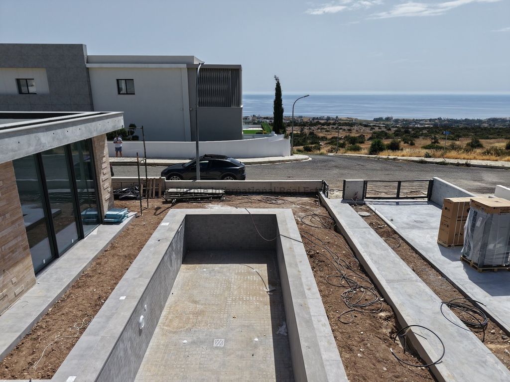 Property photo 2 of 41