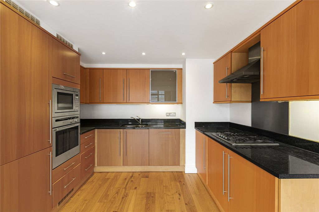 Property photo 3 of 12 Kitchen