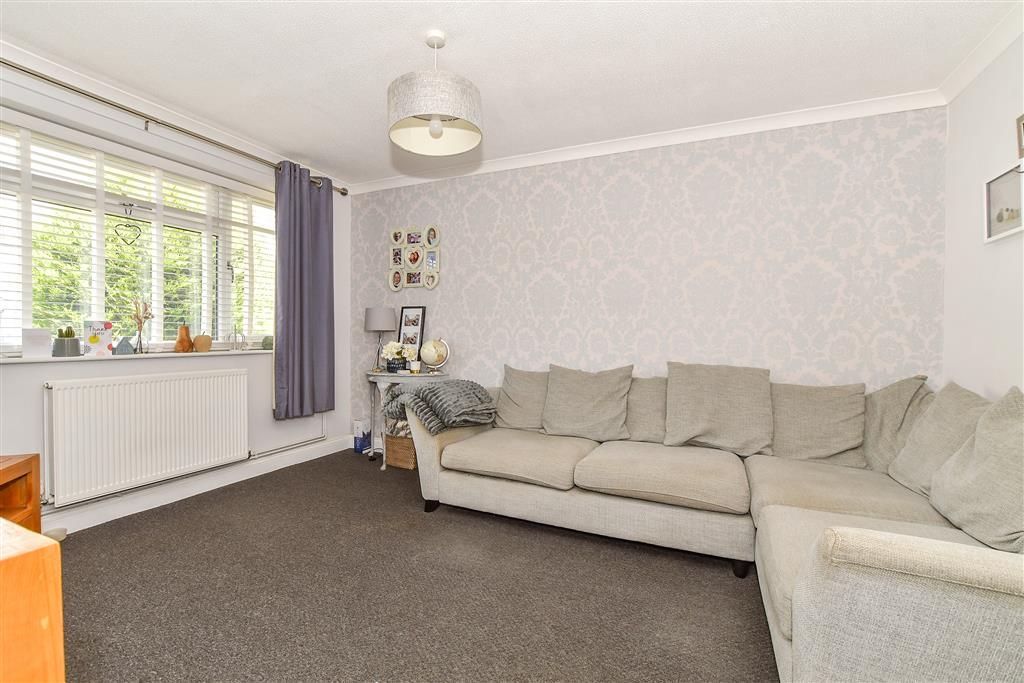 Property photo 1 of 12 Lounge