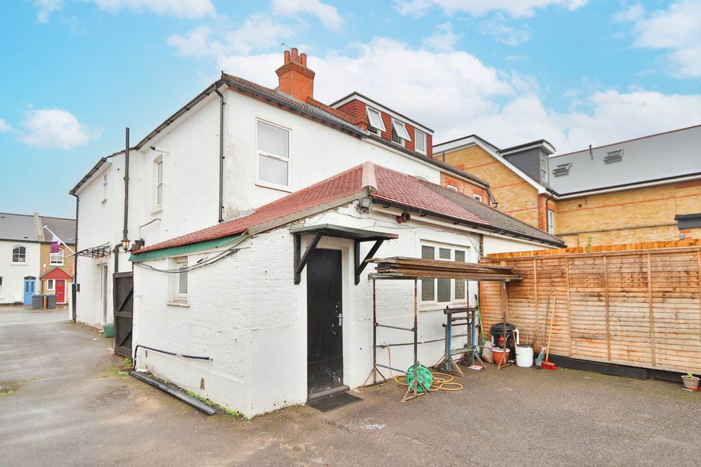 Property photo 1 of 8