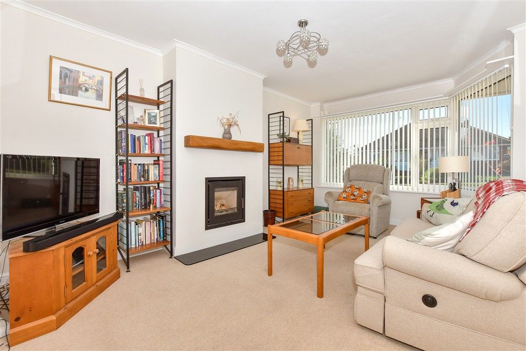 Property photo 3 of 19 Lounge