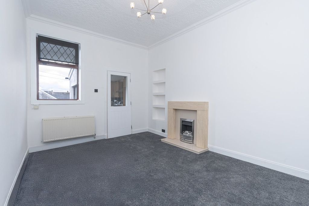Property photo 2 of 27