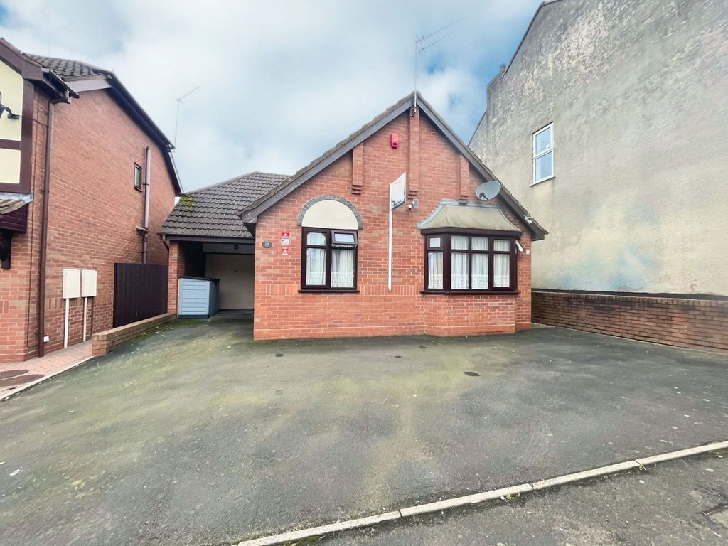 Property photo 1 of 18