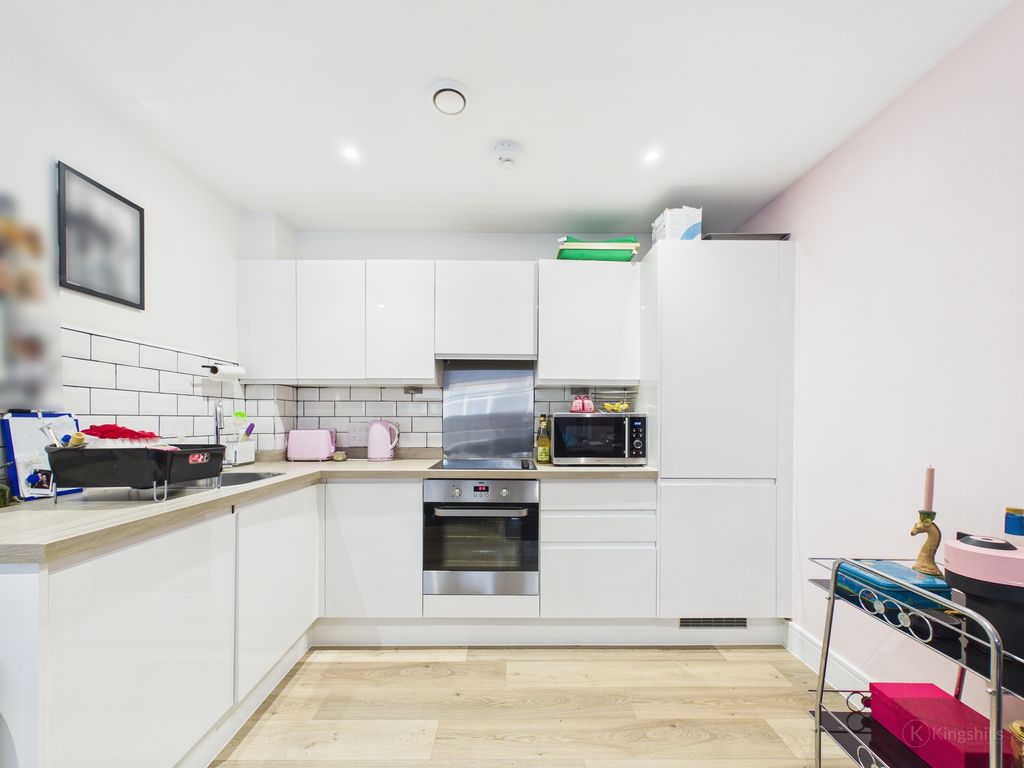 Property photo 2 of 9 Cam02136G0-Pr0555-Still001