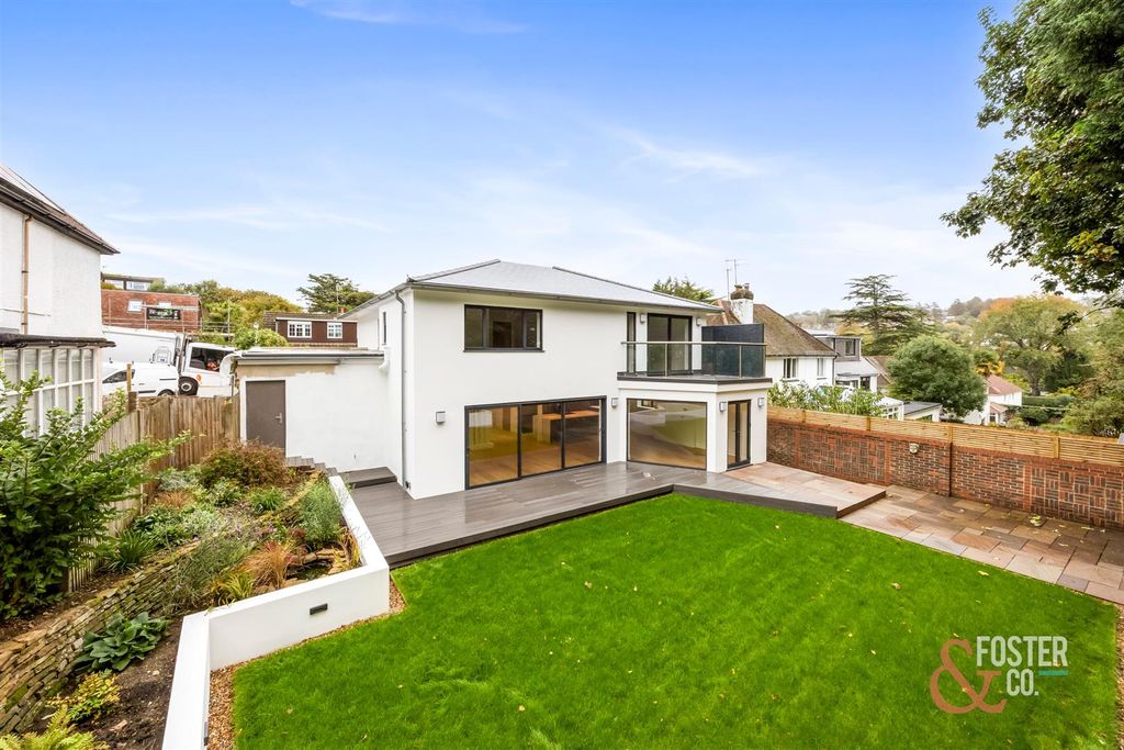 Property photo 3 of 24 Cedars Gardens, 13_012.Jpg