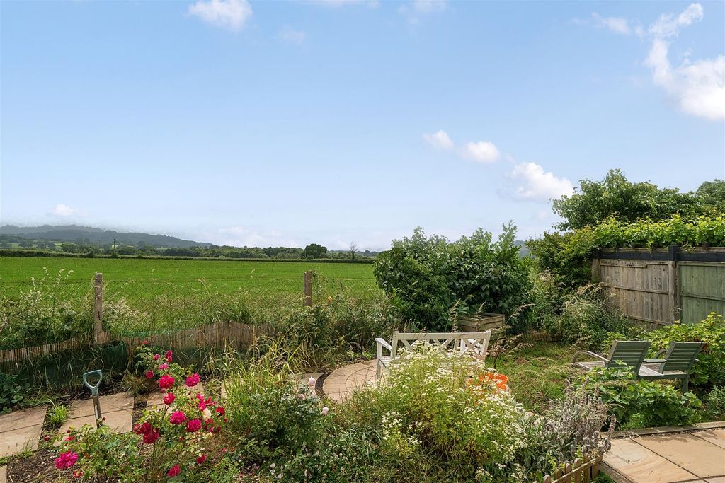 Property photo 2 of 12 1307283-7-684B0Cab7cd44.Jpg