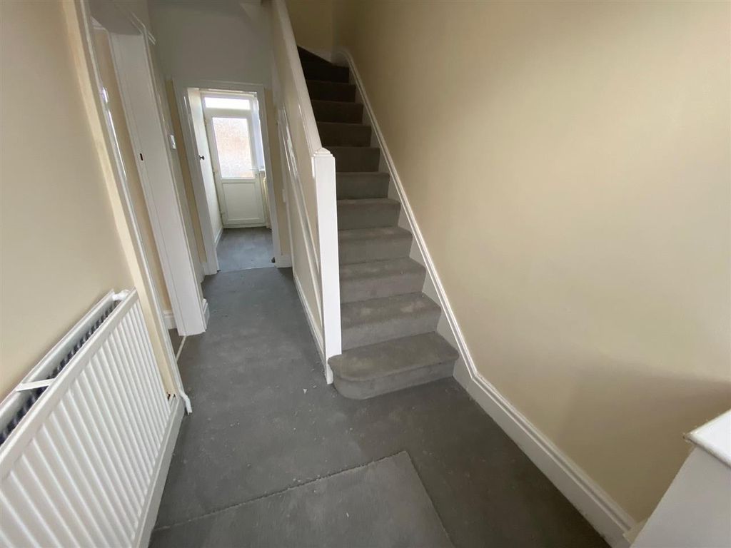 Property photo 2 of 9 Hall
