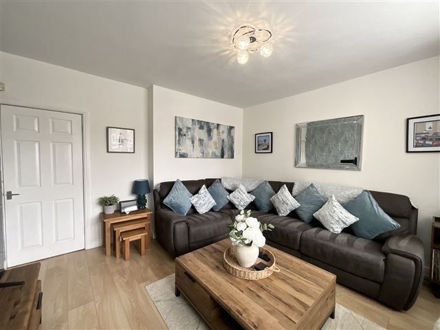 Property photo 2 of 17 Lounge