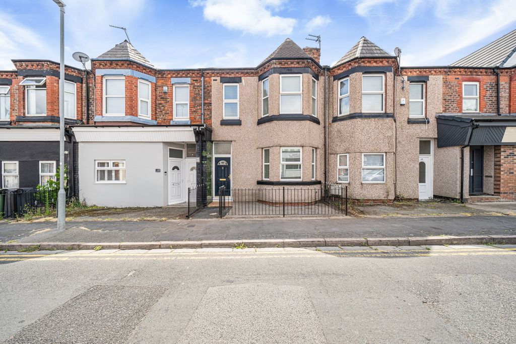 Property photo 1 of 32