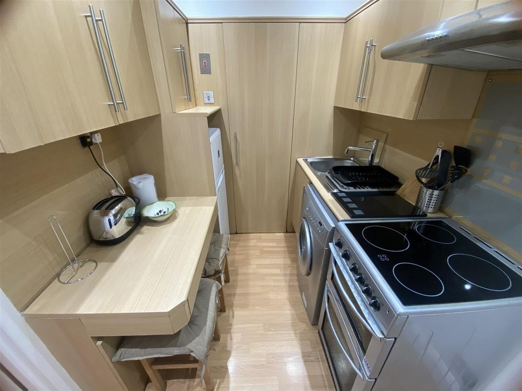 Property photo 3 of 6 Kitchen