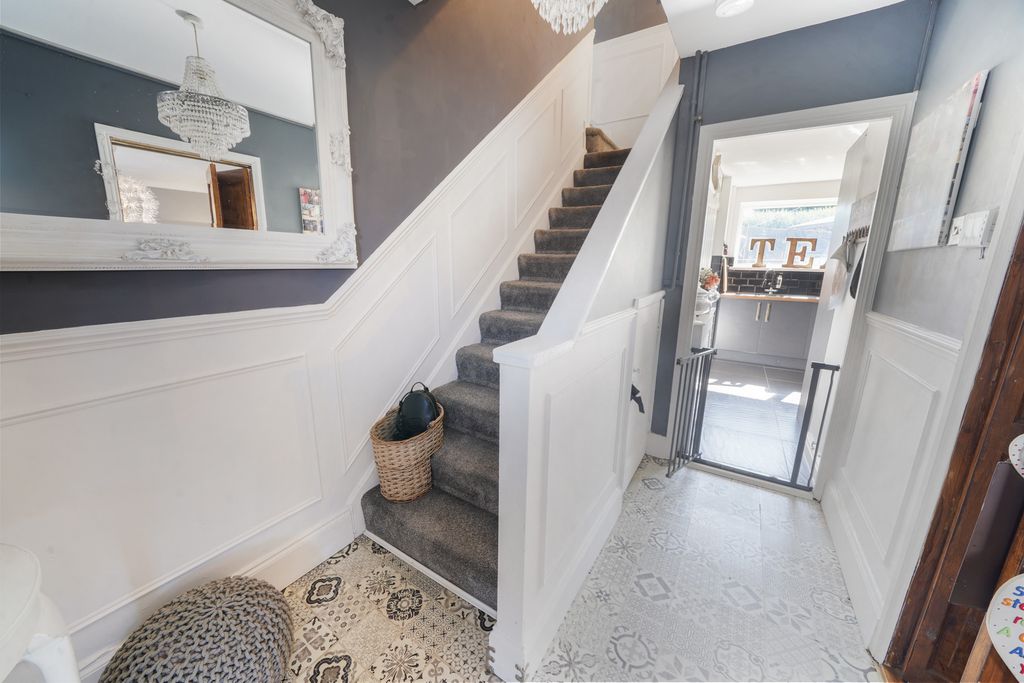 Property photo 2 of 33 13A