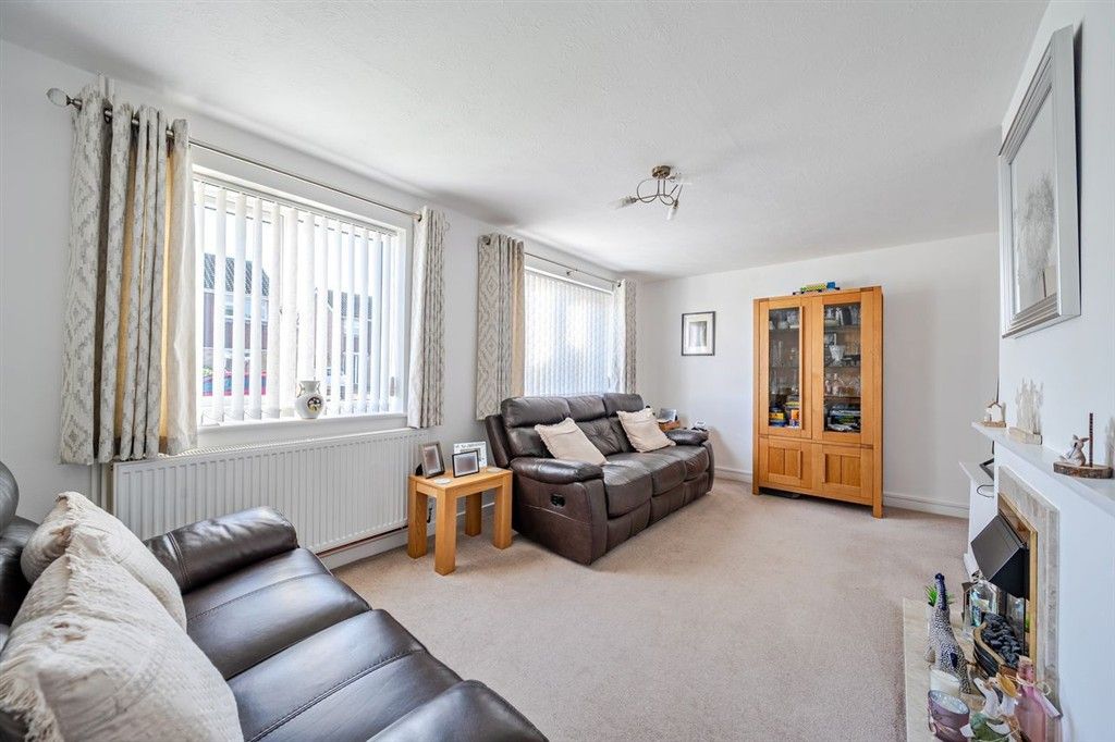 Property photo 2 of 8 Lounge