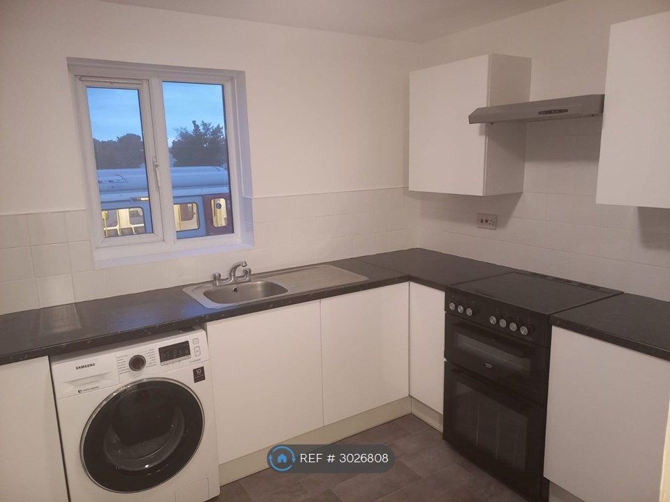 Property photo 2 of 6 Kitchen