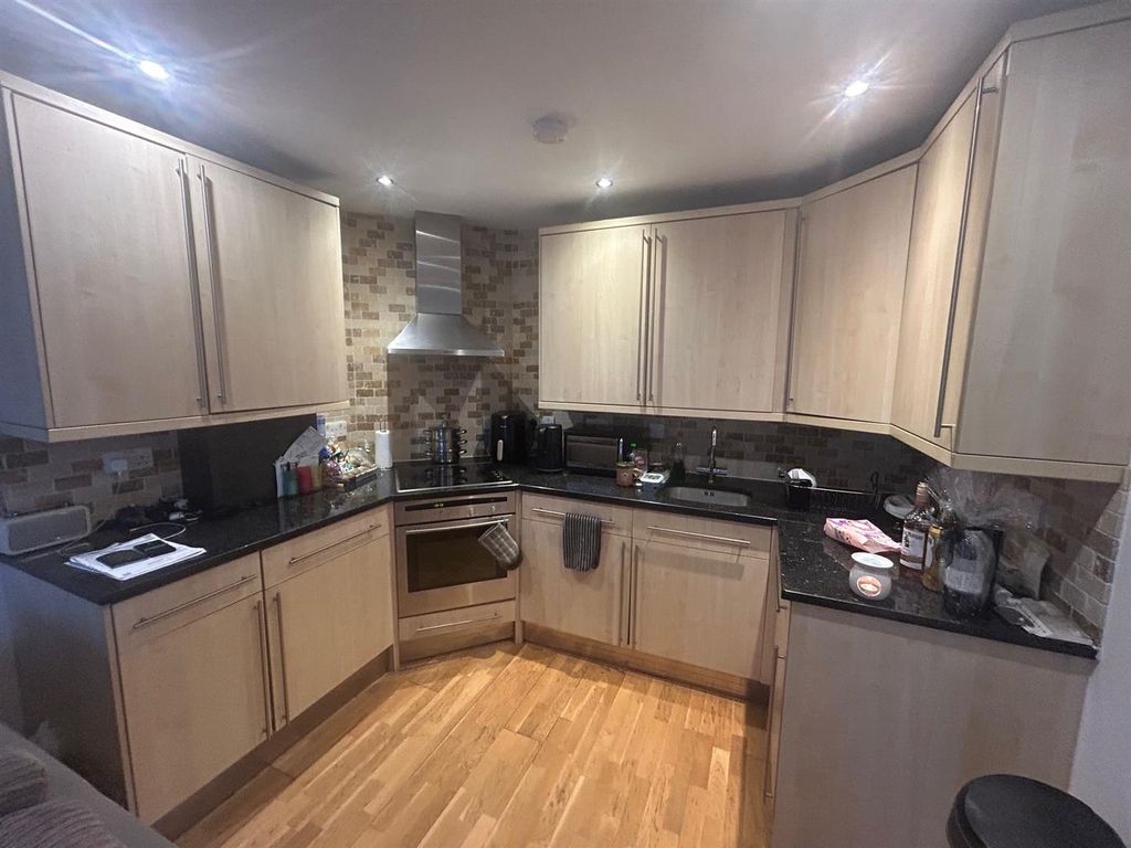 Property photo 2 of 8 Kitchen.Jpg