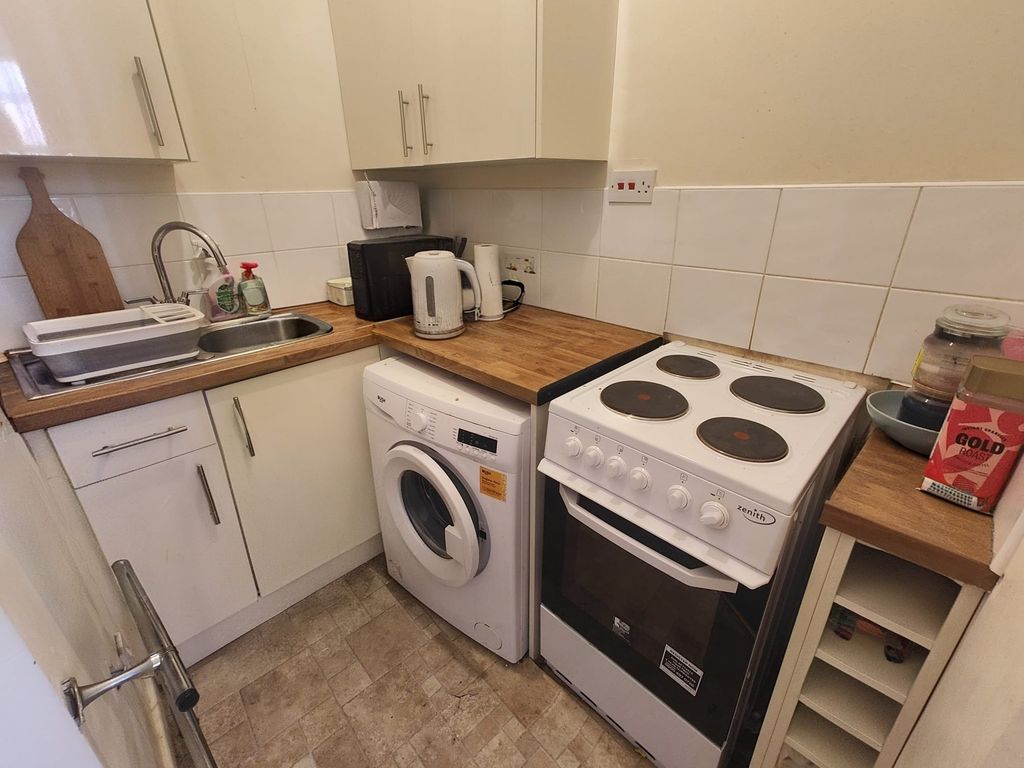 Property photo 2 of 5