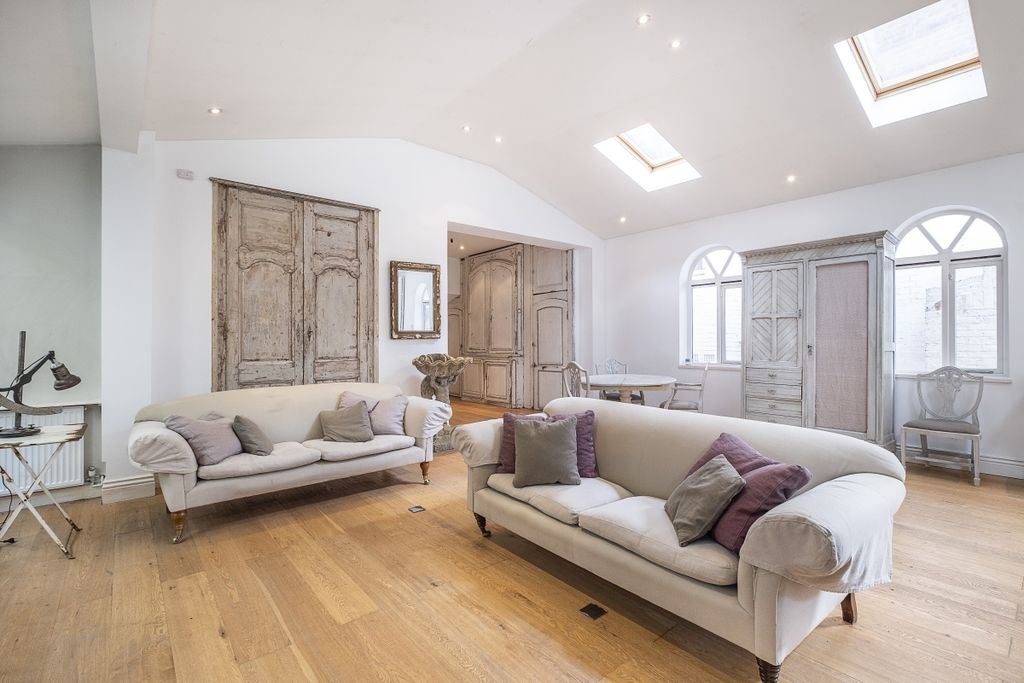 Property photo 3 of 20