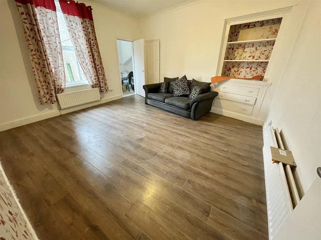 Property photo 3 of 7 Lounge