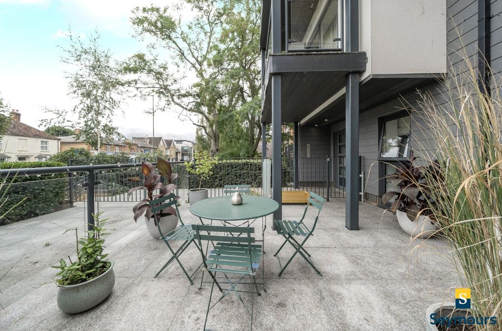 Property photo 2 of 15 Seating Area