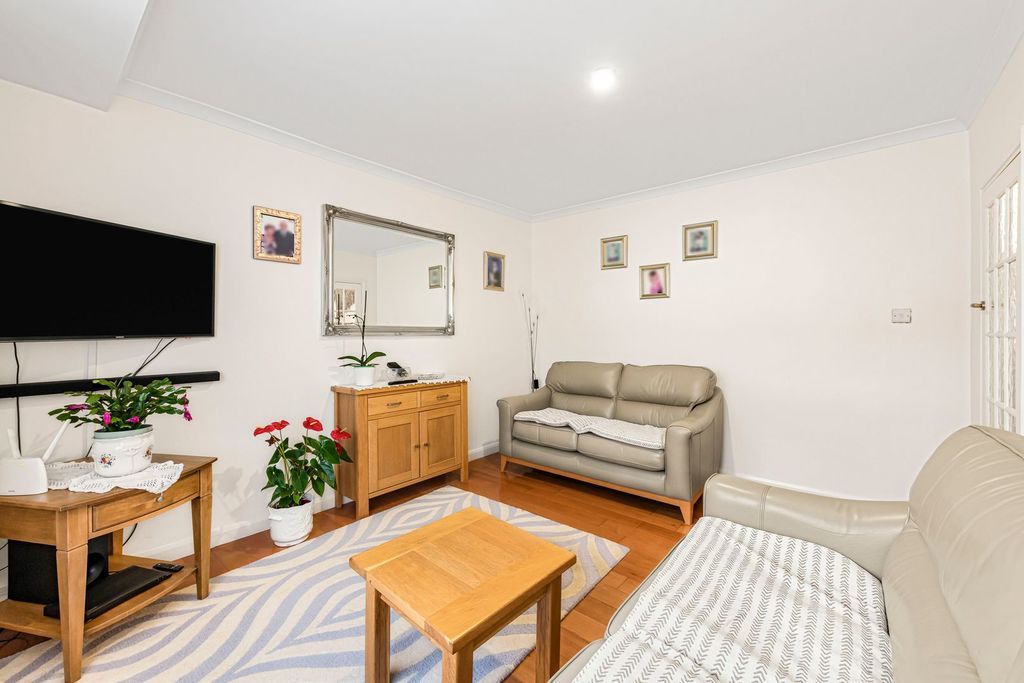 Property photo 3 of 38