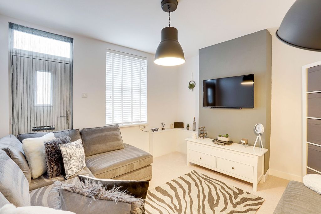 Property photo 2 of 21