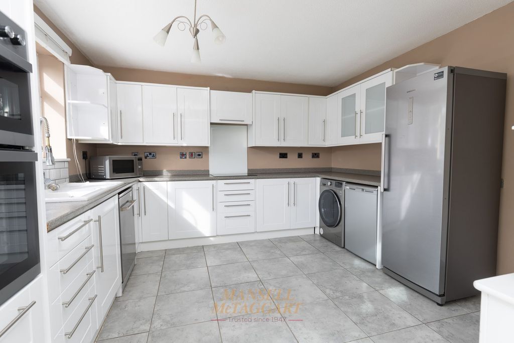 Property photo 3 of 25