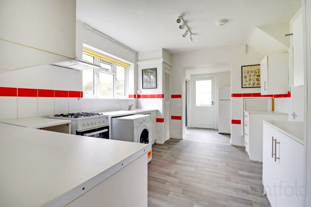 Property photo 3 of 15 Kitchen