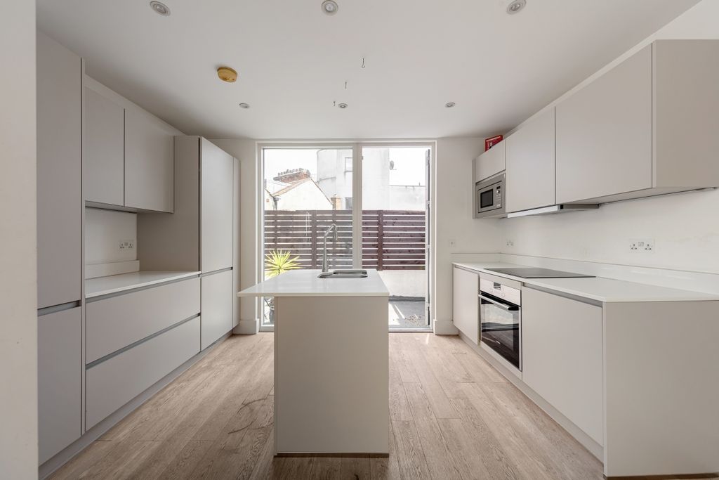 Property photo 3 of 13 094A2610