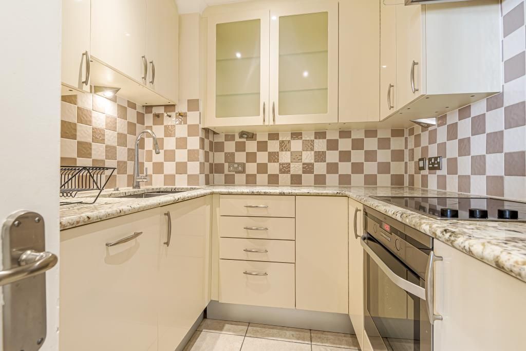 Property photo 3 of 10 Kitchen