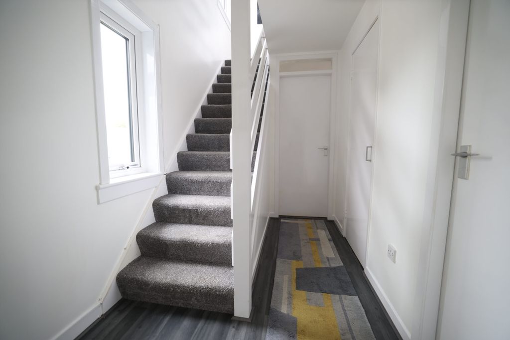 Property photo 3 of 27