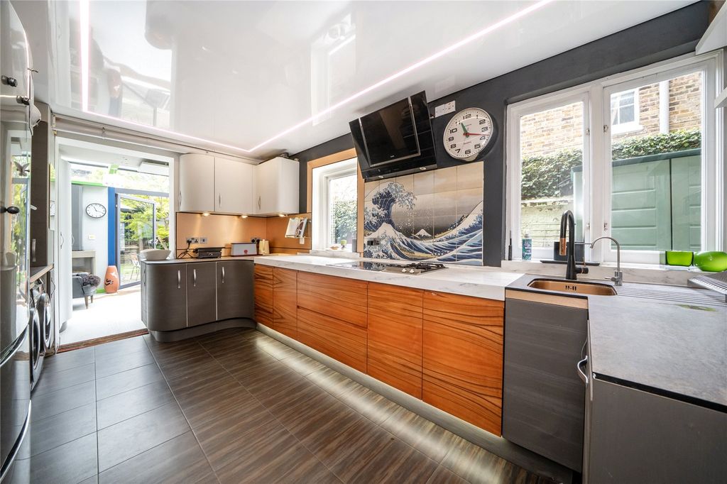 Property photo 3 of 19 Kitchen/Diner