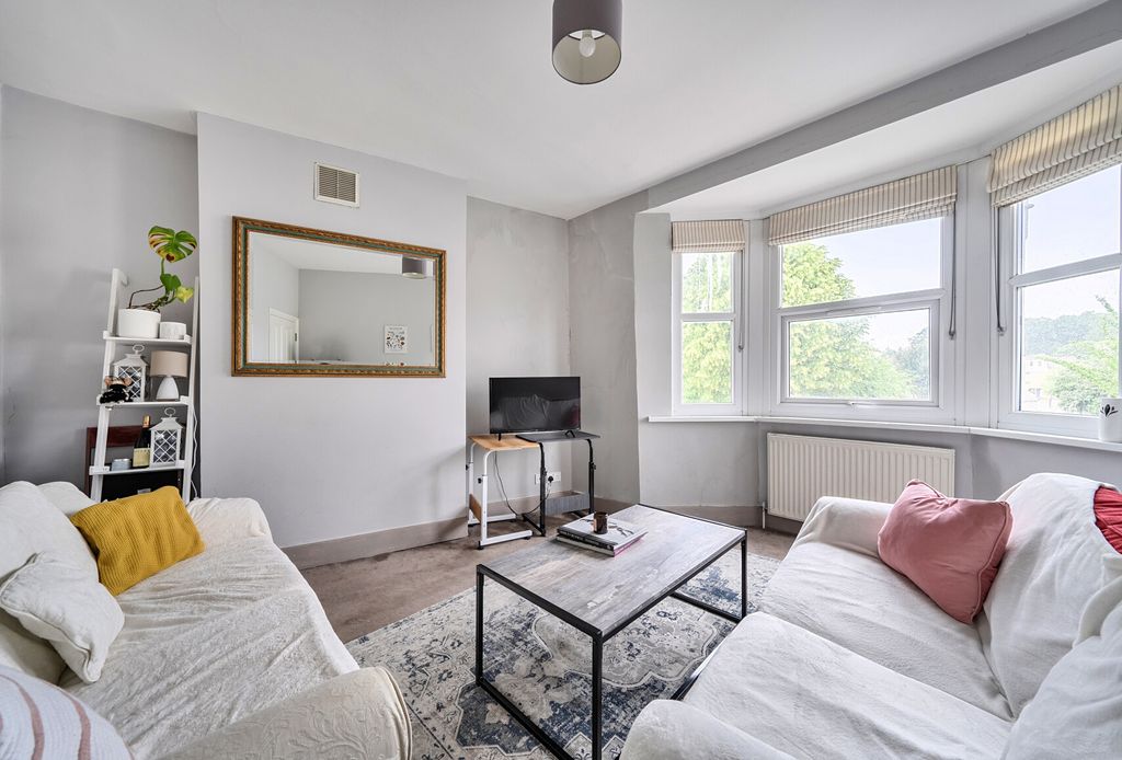 Property photo 2 of 16 1472567-10-6A27F6...