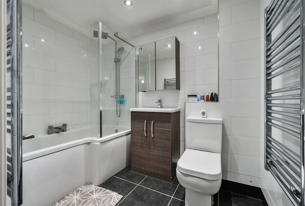 Property photo 3 of 12 Bathroom